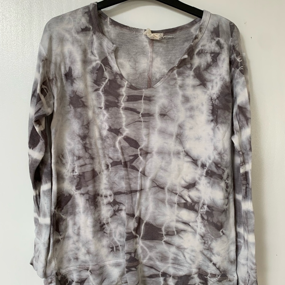 Gray & White Tie-Dye Long Sleeve Top Soft
